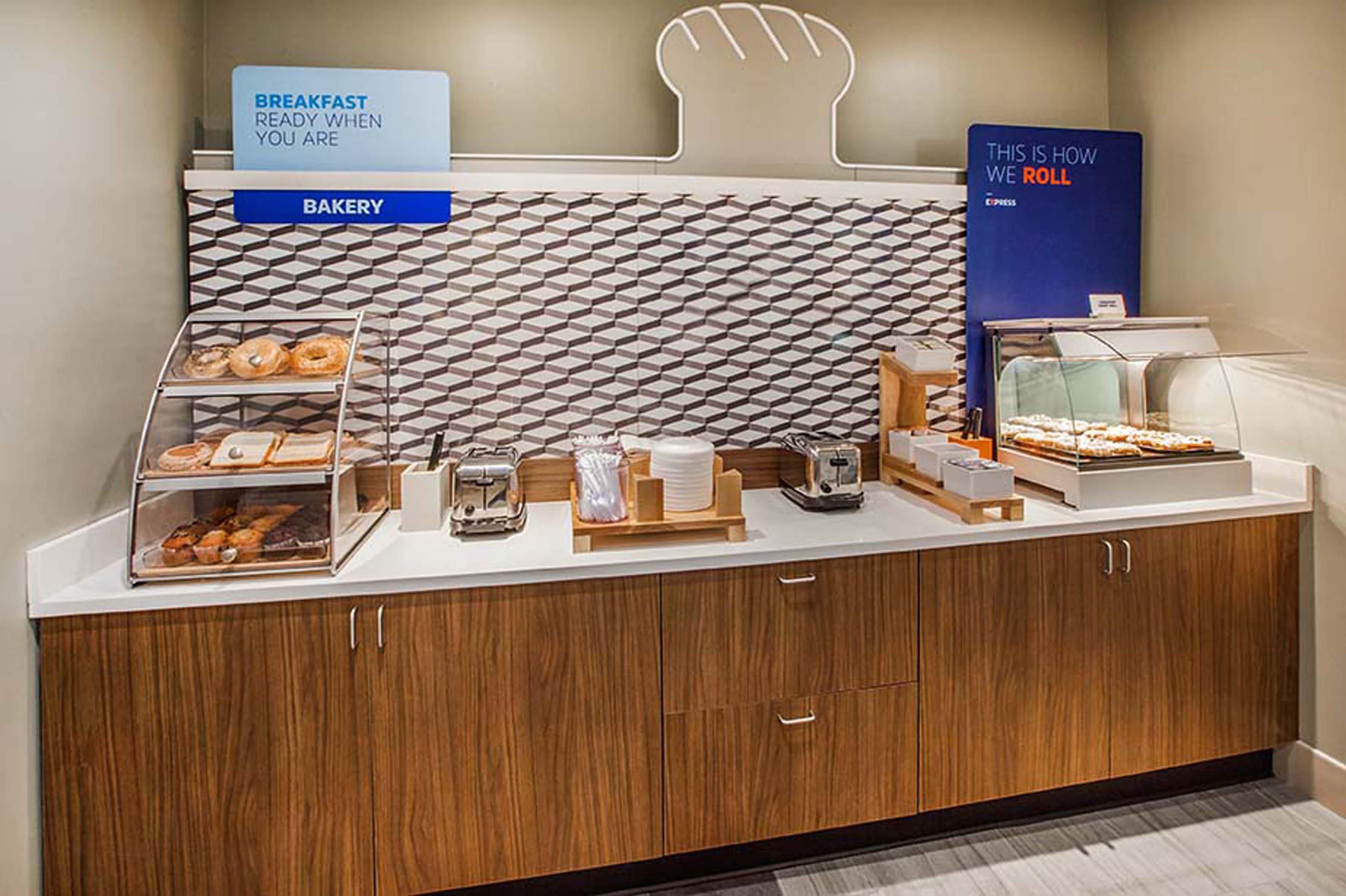 Holiday Inn Express & Suites Raleigh Airport - Brier Creek By Ihg Екстер'єр фото